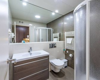 Residencia Universitaria Resa Erasmo - Alcobendas - Baño