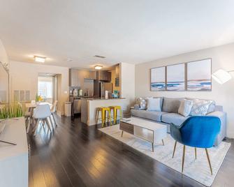 King bed 1BR close to Downtown w fast wifi - أوستن - غرفة معيشة