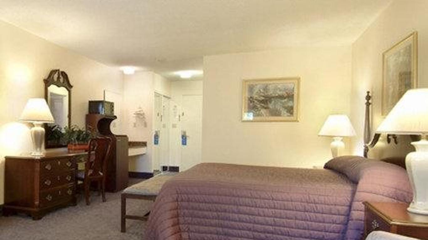 River Terrace Inn