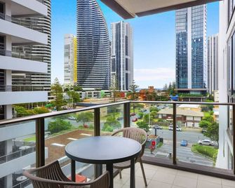 Broadbeach Apartment Central, Wifi Secure Park - Broadbeach - Balkón