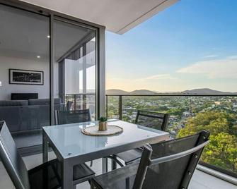 Stunning cityview 1BR Apt, 1 min to train - Brisbane - Balcony