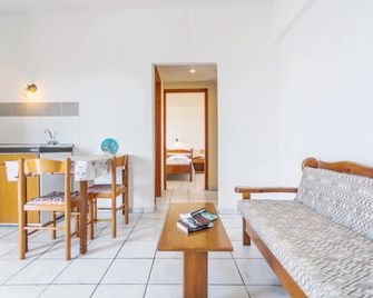 Yiannis - Arkása - Sala de estar