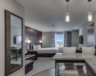 Home Inn & Suites Saskatoon South - Saskatoon - Bedroom