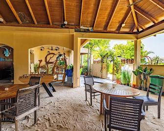 Bibee Maldives - Dhiffushi - Patio