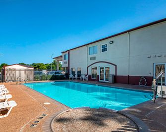 Red Roof Inn San Marcos - San Marcos - Piscina