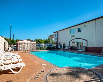 Red Roof Inn San Marcos - סן מרקוס - בריכה