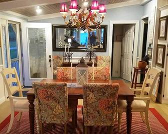 Lakefront Privacy On Sunset Cove - Ripley - Dining room