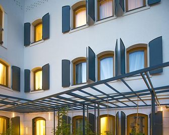 Hotel Sana - Sarajevo - Hàng hiên