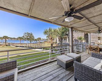 Needle Rush Point E11 | Walk to FloraBama | Boat Slips | 2 Pools | My Beach Getaways - Pensacola - Balkon