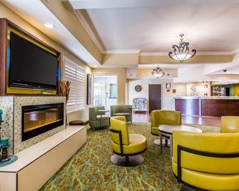 Comfort Suites Fresno River Park - Fresno - Lounge