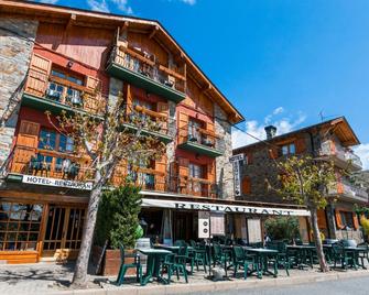 Hotel Esquirol - Llivia - Gebäude