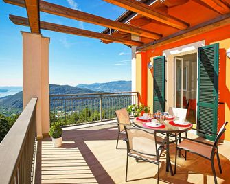 2 bedroom corner apartment in a prestigious villa from 1850 with solar heated pool - Miazzina - Balcony