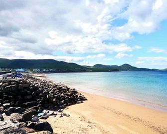 300 year old cottage peaceful retreat in the tranquil countryside new Fast WiFi - Caherciveen - Strand