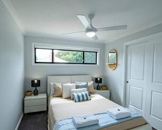 Cosy Retreat on Naman - Private & Convenient - Даббо - Спальня