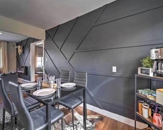 Modern Littleton Home w/ Yard: Pets Welcome! - Littleton - Dining room
