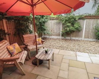 Marsh View Cottage - Skegness - Patio
