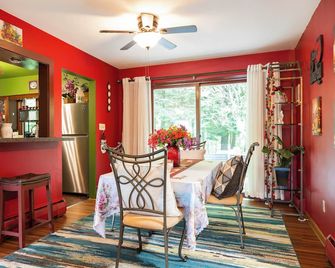 Private 5-Acre Lake: Pet-Friendly Grove City Home - Grove City