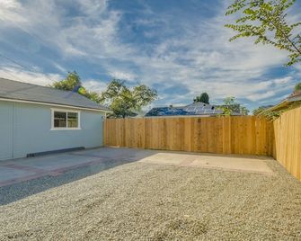 F-39 Helena - Anaheim - Outdoors view