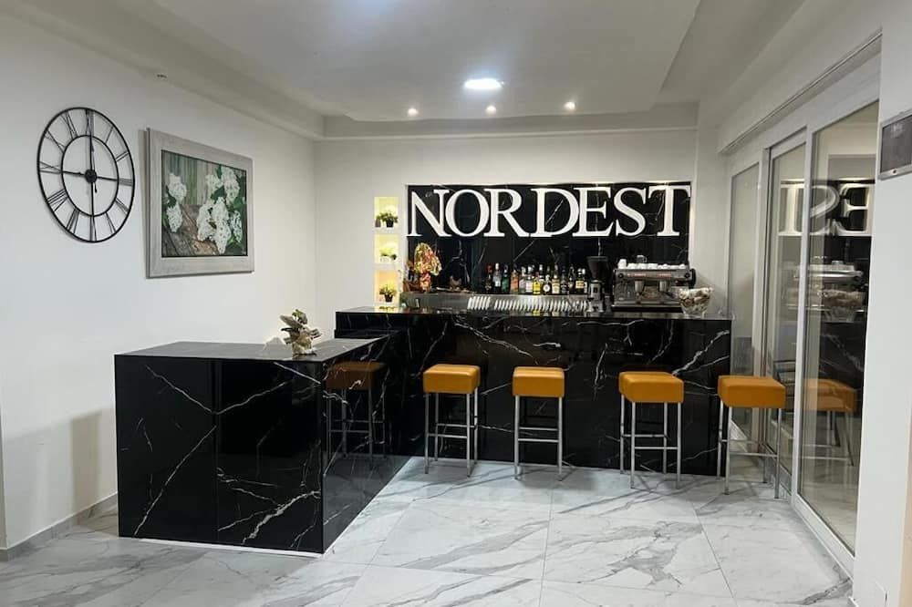 Hotel Nord Est - ריצ'ונה - בר