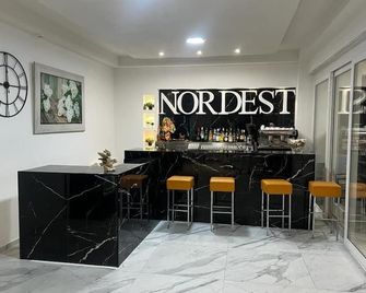 Hotel Nord Est - ריצ'ונה - בר
