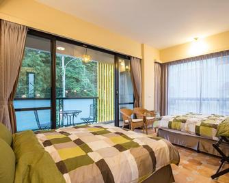 A walk in the mist - Lugu Township