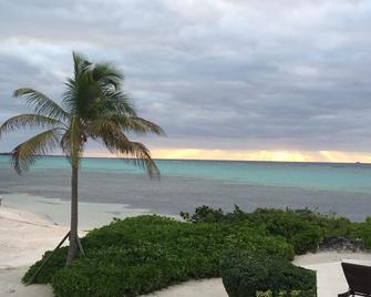 Grand Cayman Private Beach Cottage Without The High Price - Bodden Town - Beach