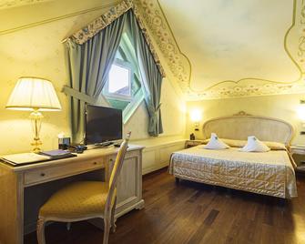 Suite Hotel Nettuno - Sestri Levante - Bedroom