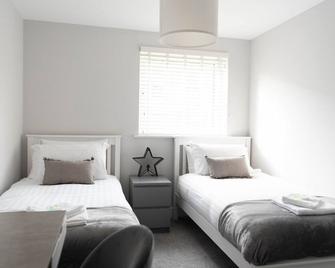 Pass the Keys Lovely, comfortable 2-bed Braehead - free parking - Renfrew - Bedroom