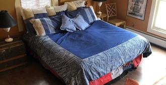 Red Elephant Inn Bed and Breakfast - נורת' קונווי - חדר שינה
