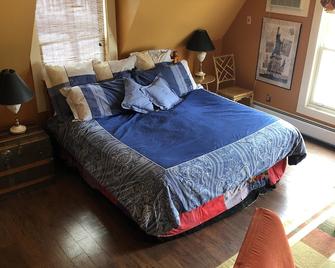 Red Elephant Inn Bed and Breakfast - North Conway - Bedroom