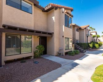 2-bedroom condo just 17 minutes from Harrah's Laughlin Casino - Laughlin - Building