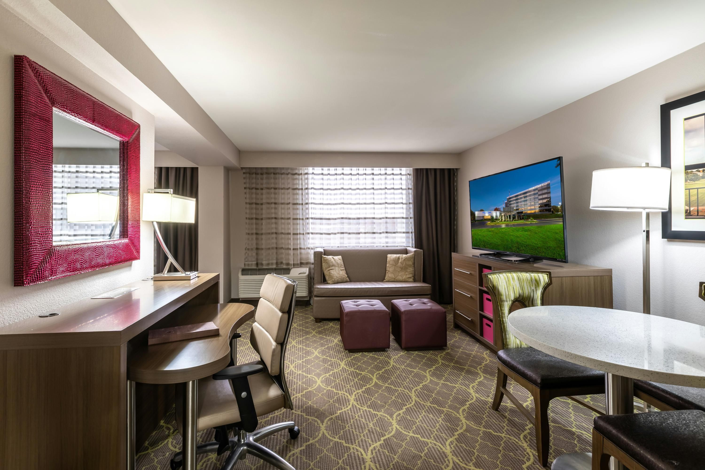 DoubleTree by Hilton Hotel Winston Salem - University - Winston-Salem - Obývací pokoj