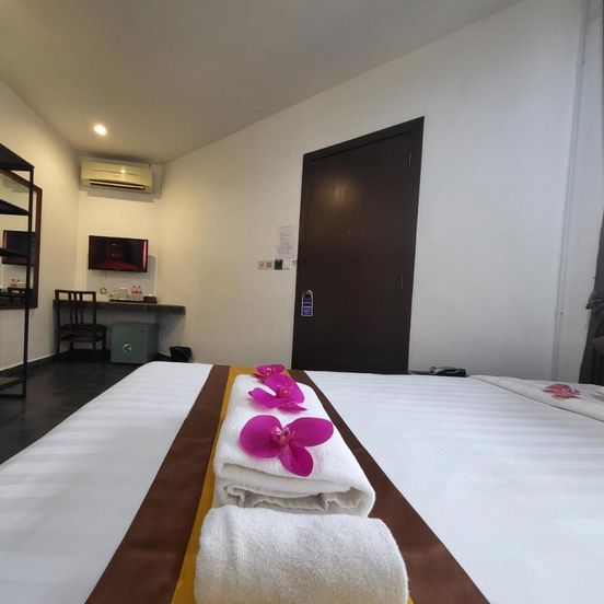 Sun Chakra Boutique Hotel - 50m to Museum & Royal Palace & Walking street image 1