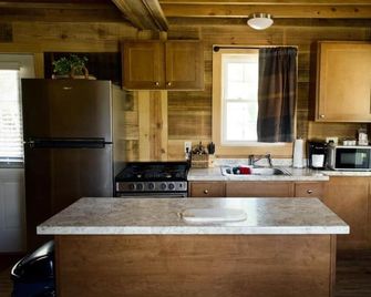 Georgia Golf Cottage - Ashburn - Kitchen