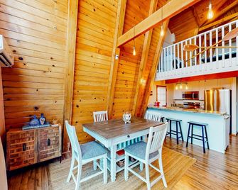 Cozy Cabin - Groveland - Dining room