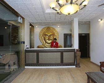 OYO 9476 米塔爾飯店 - 哥打 - 櫃檯