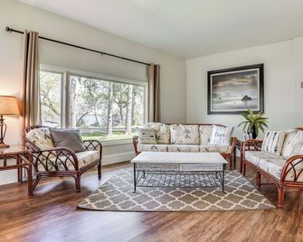 Lakeside Litchfield Home With Patio And - Litchfield - Sala de estar