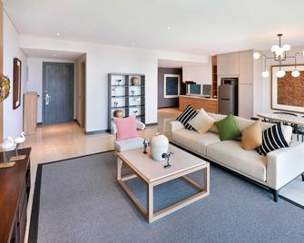 Novotel Samator Surabaya Timur - Surabaya - Living room