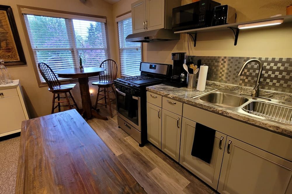 Quiet 1/1 in Historic Village of Milan, OH just minutes away from Cedar Point - Milan - Kuchyň