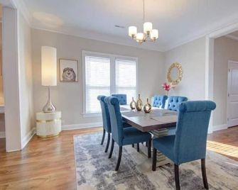 Hsv/ Downtown Madison- Gorgeous Historic Bungalow - Madison - Essbereich