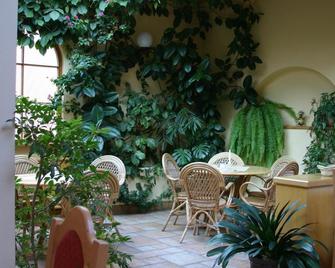 Hotel Barbarossa - Eger - Innenhof