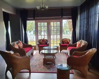 Sourenee Tea Estate & Boutique Resort - Mirik - Lounge