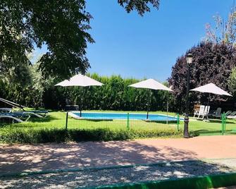 Alojamiento rural Caserio de la Fuente - Deifontes - Piscina