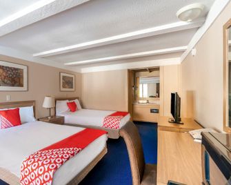 OYO Hotel Wadsworth Oh I-76 - Wadsworth - Спальня
