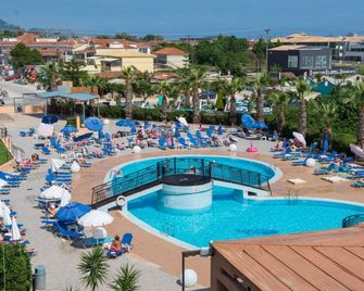 Alexander The Great Hotel - مدينة زاكينثوس - حوض السباحة