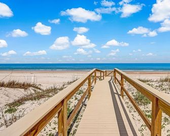 Beachfront Luxury Home with Private Pool - Fernandina Beach - Strand