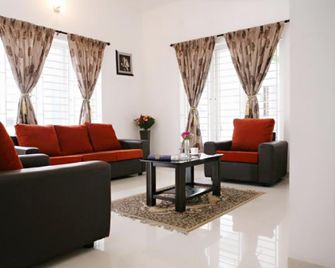 Swarna Sudarshan Service Apartments - Pallāvaram - Living room