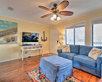 Convenient PCB Condo with Pool Access Walk to Beach - Panama City Beach - Sala de estar