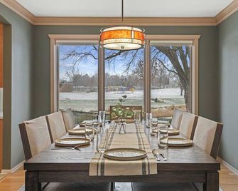Private Pool - Hot Tub - Game Room - 20 min DT - Sun Prairie - Jídelna