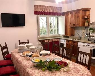 Turismo Rural O Xastre de Anos - Cabana - Dining room
